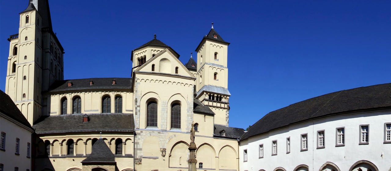 Prunkvolle Burgfassade in Pulheim